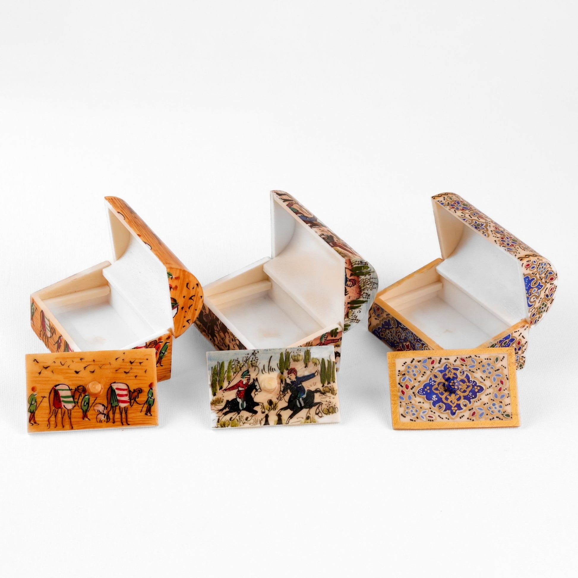 Camel Bone Box - Size 7 cm - Meraas Gallery