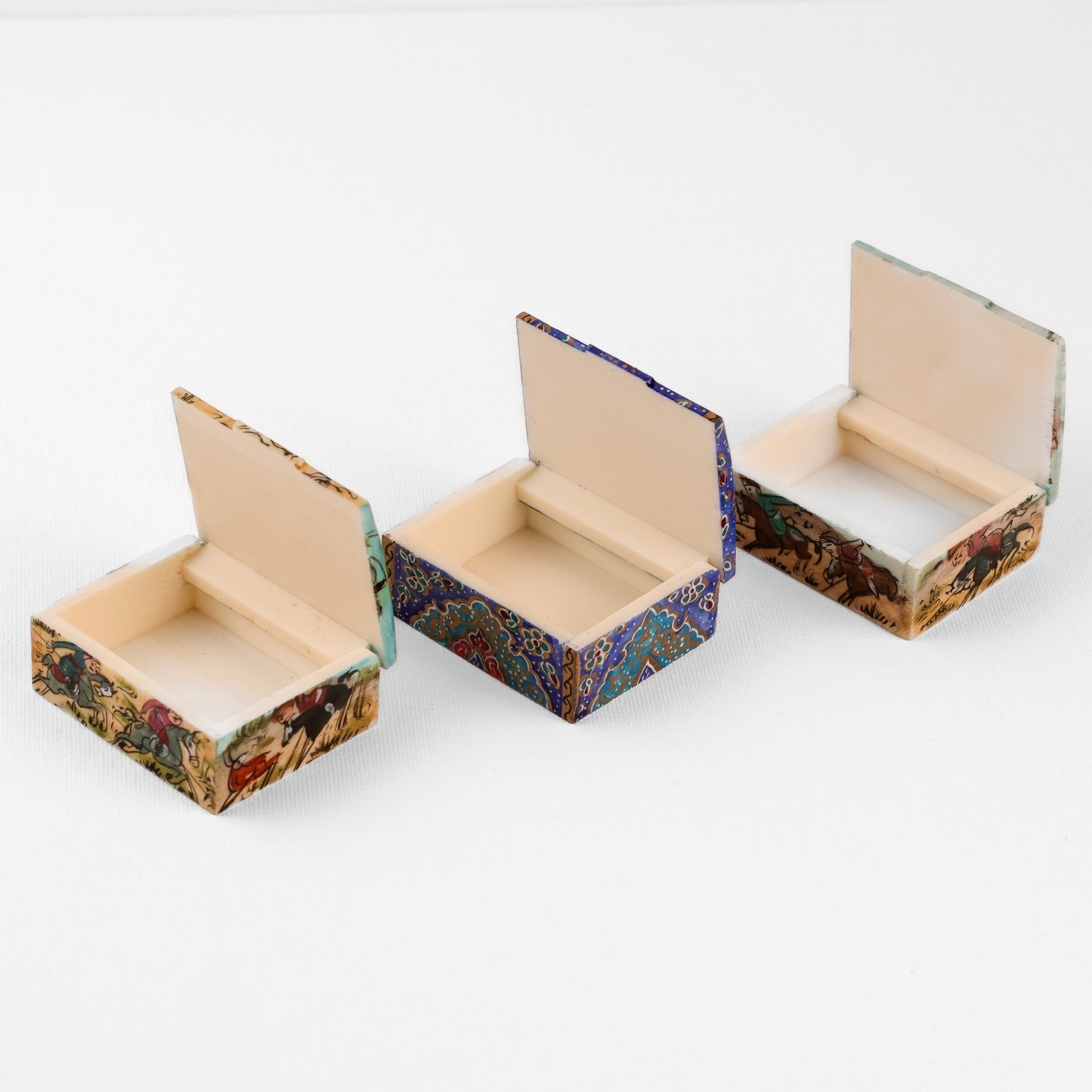 Camel Bone Box - Size 4 cm - Meraas Gallery