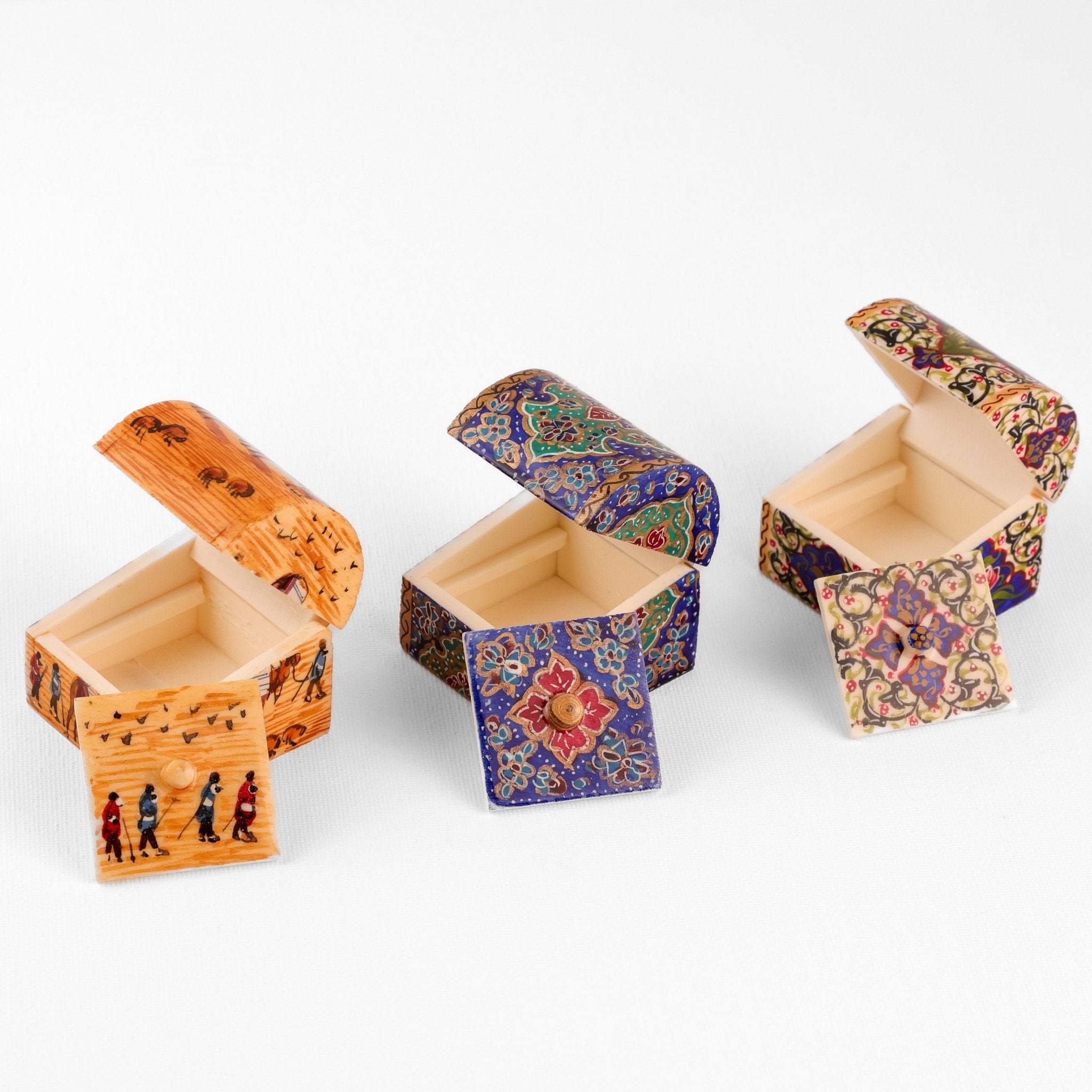 Camel Bone Box - Size 4 cm - Meraas Gallery