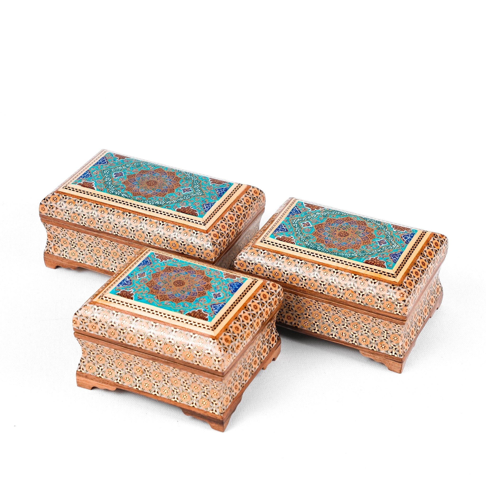 Round Box – Studded Design – Regular – Tazhib Painting - Size 1 - Meraas Gallery