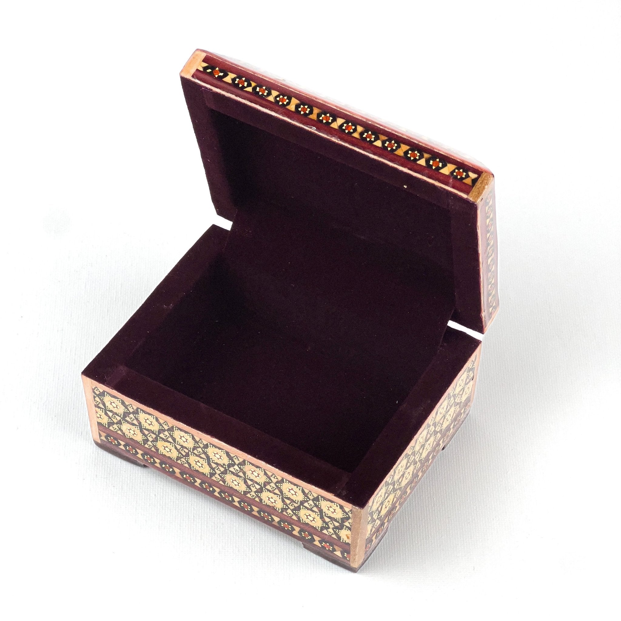 Box Standard - Size 11x15 Cm - Meraas Gallery