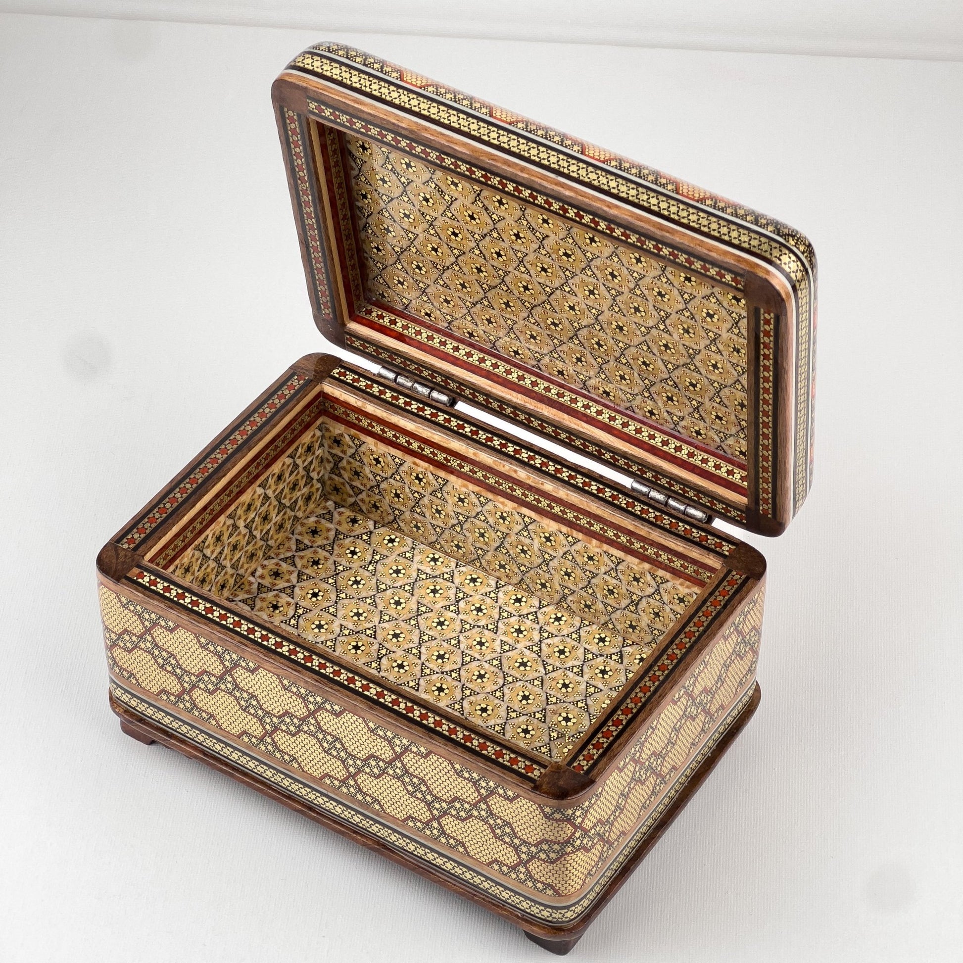 Box Tazhib Top Cross Khatam Size 3 - Meraas Gallery