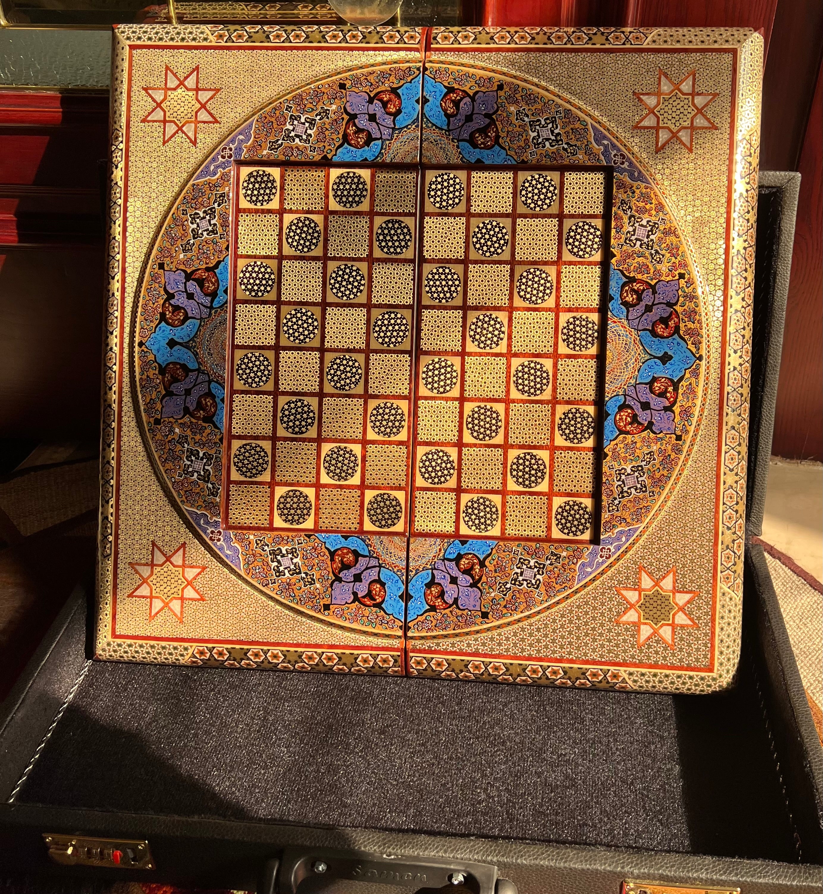 طاولة نرد وشطرنج - مقاس 50 - سطح دائري - فاخر - مزين بصدف اللؤلؤ - تازيب