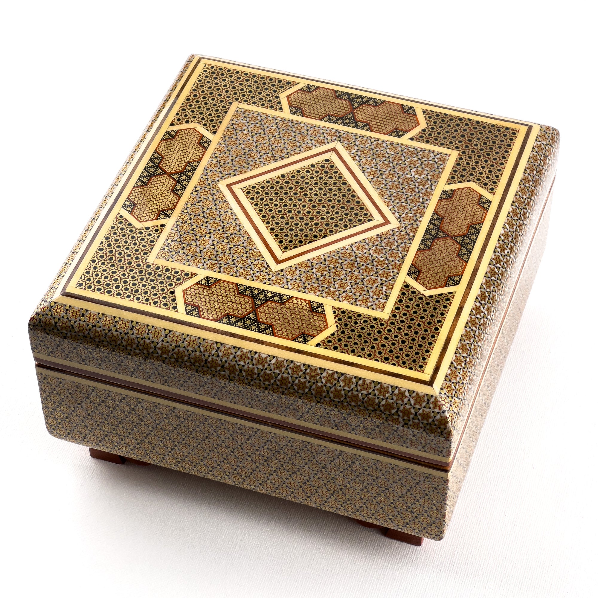 Box - Size 18 cm - Square - Round Top and Bottom