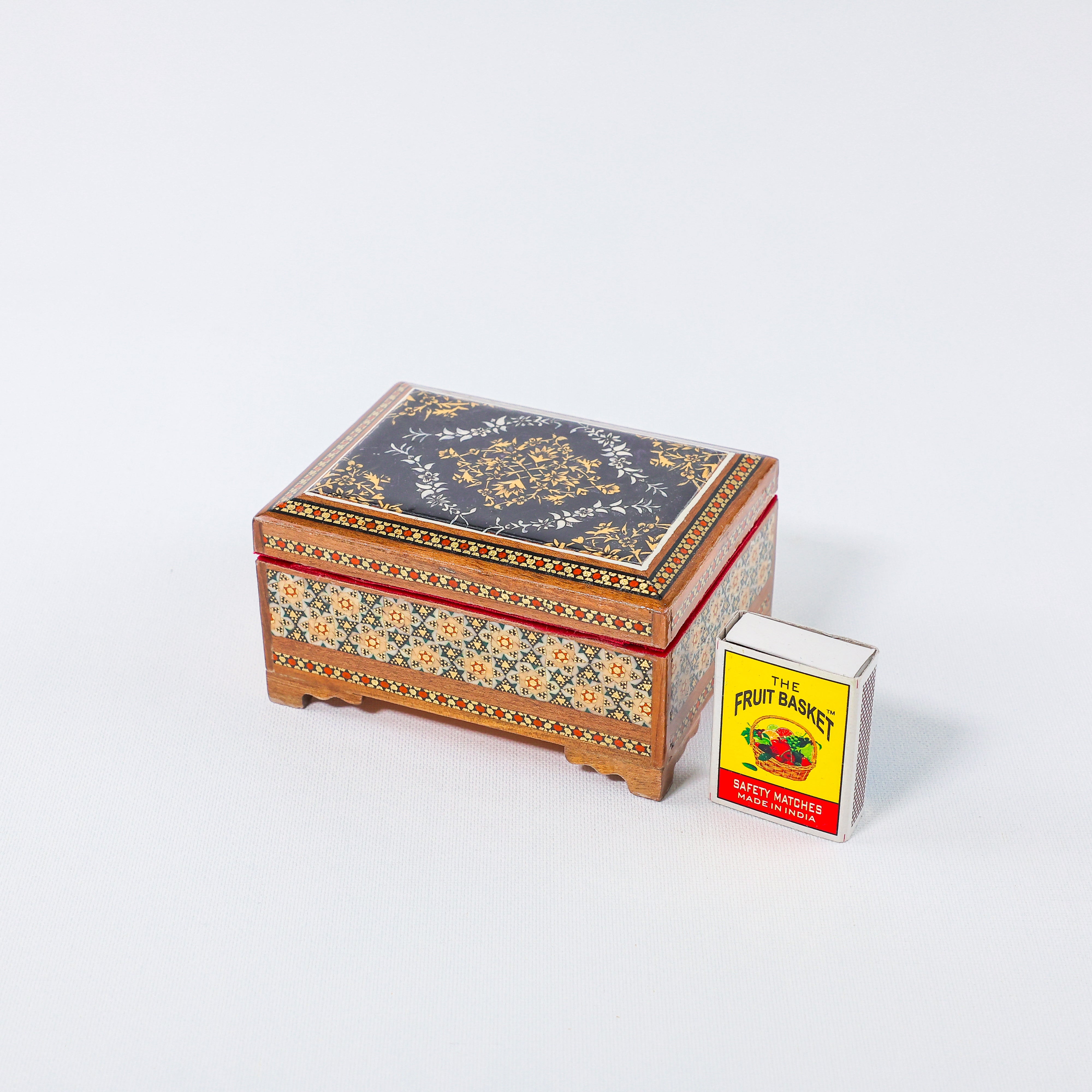 Hinged Jewelry Box – Tazhib Painting – Velvet Interior – Size 8 × 11 cm