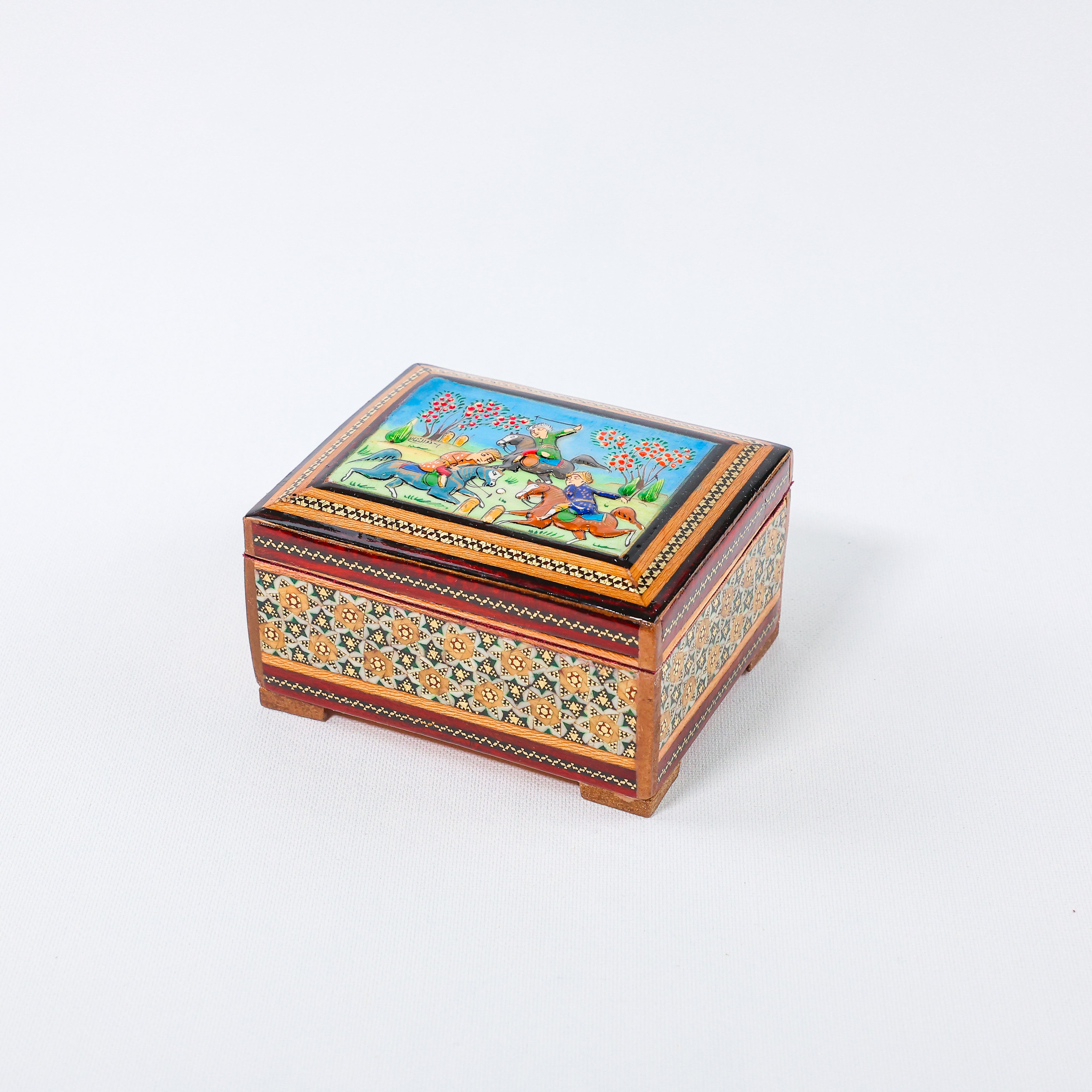 Hinged Jewelry Box – Hunting Scene Painting – Velvet Interior – Size 8 × 11 cm