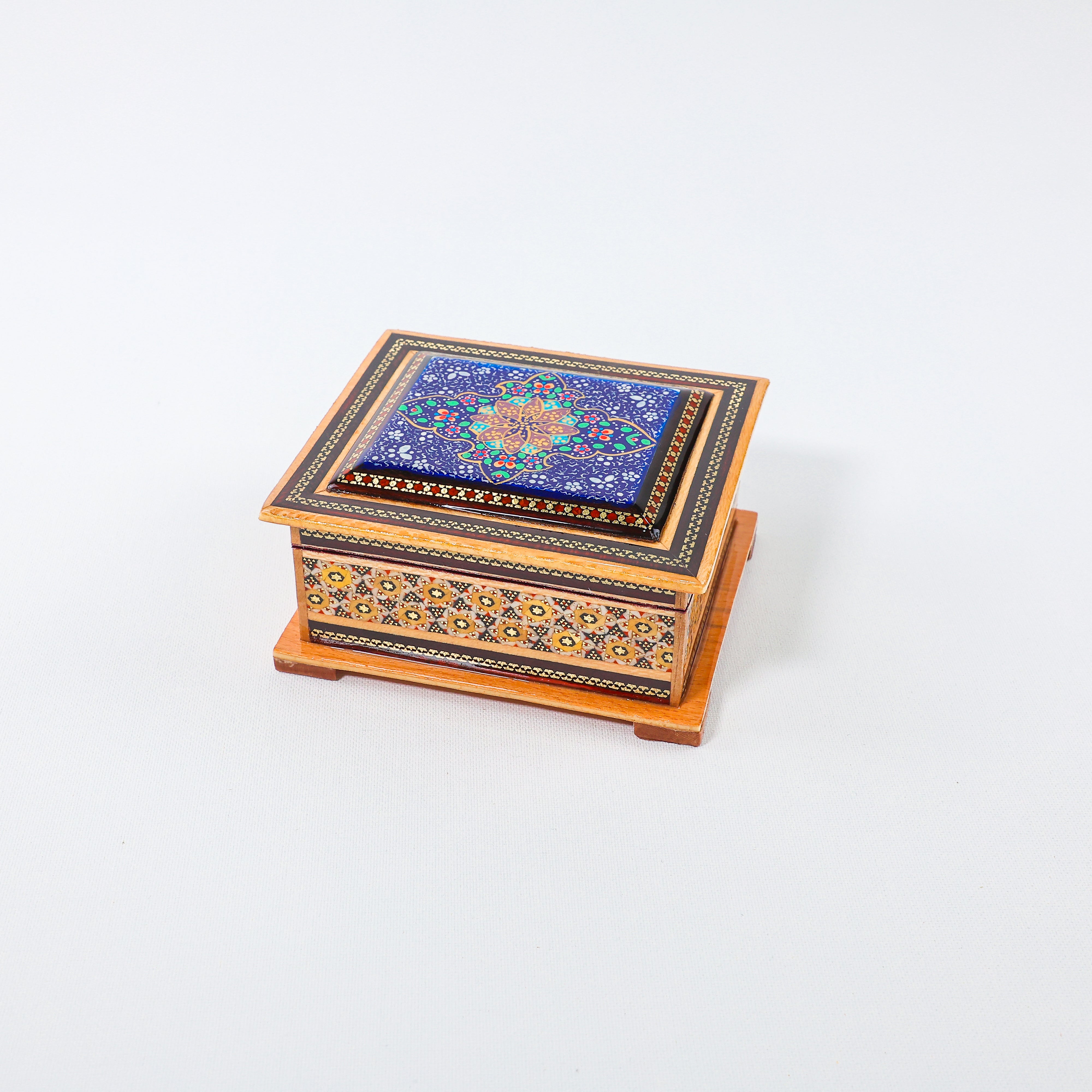 Kidney Shape Box – Hand-Painted – Size 11 × 13.5 cm