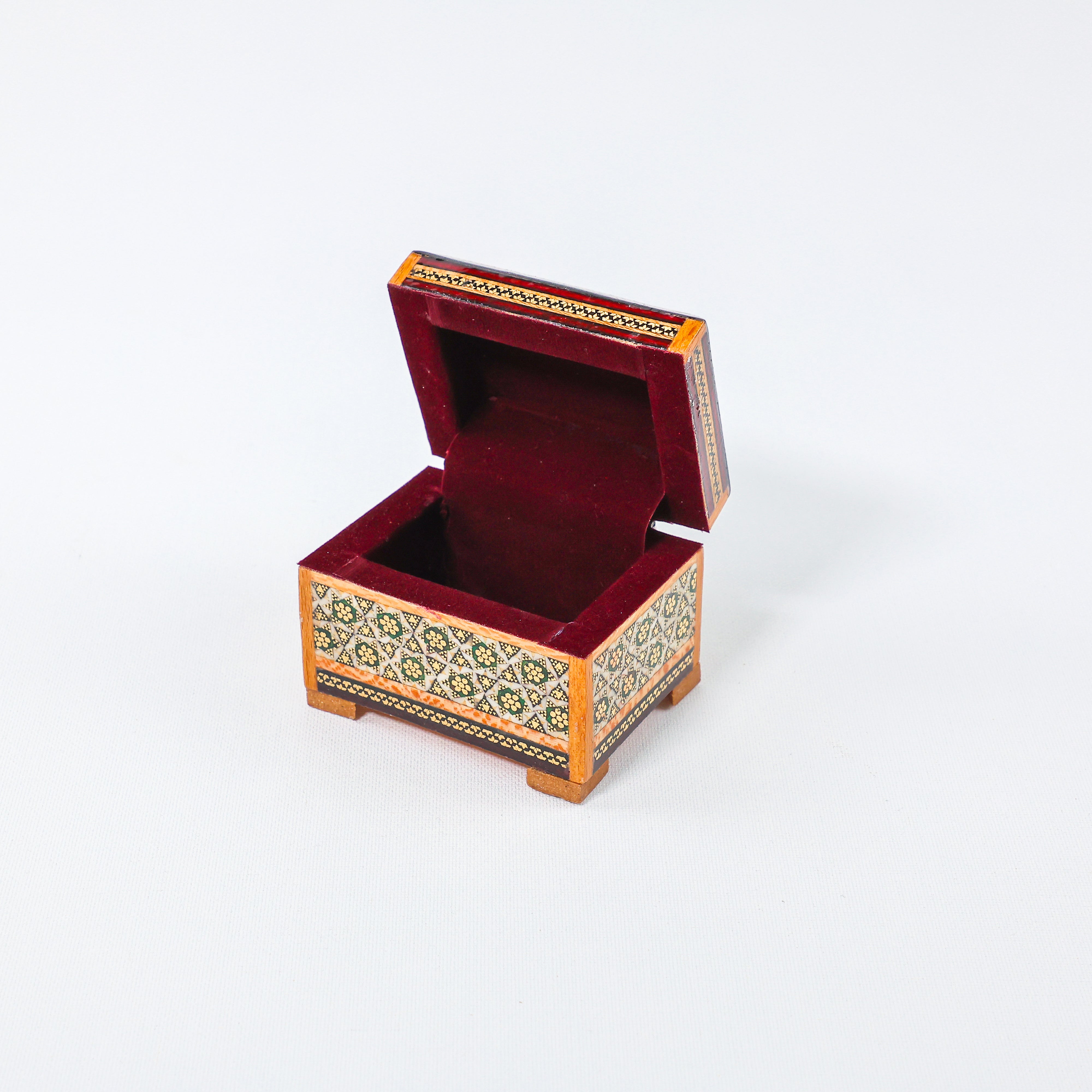 Seeded Box – Flower & Bird Painting – Velvet Interior – Size 6 × 8 cm