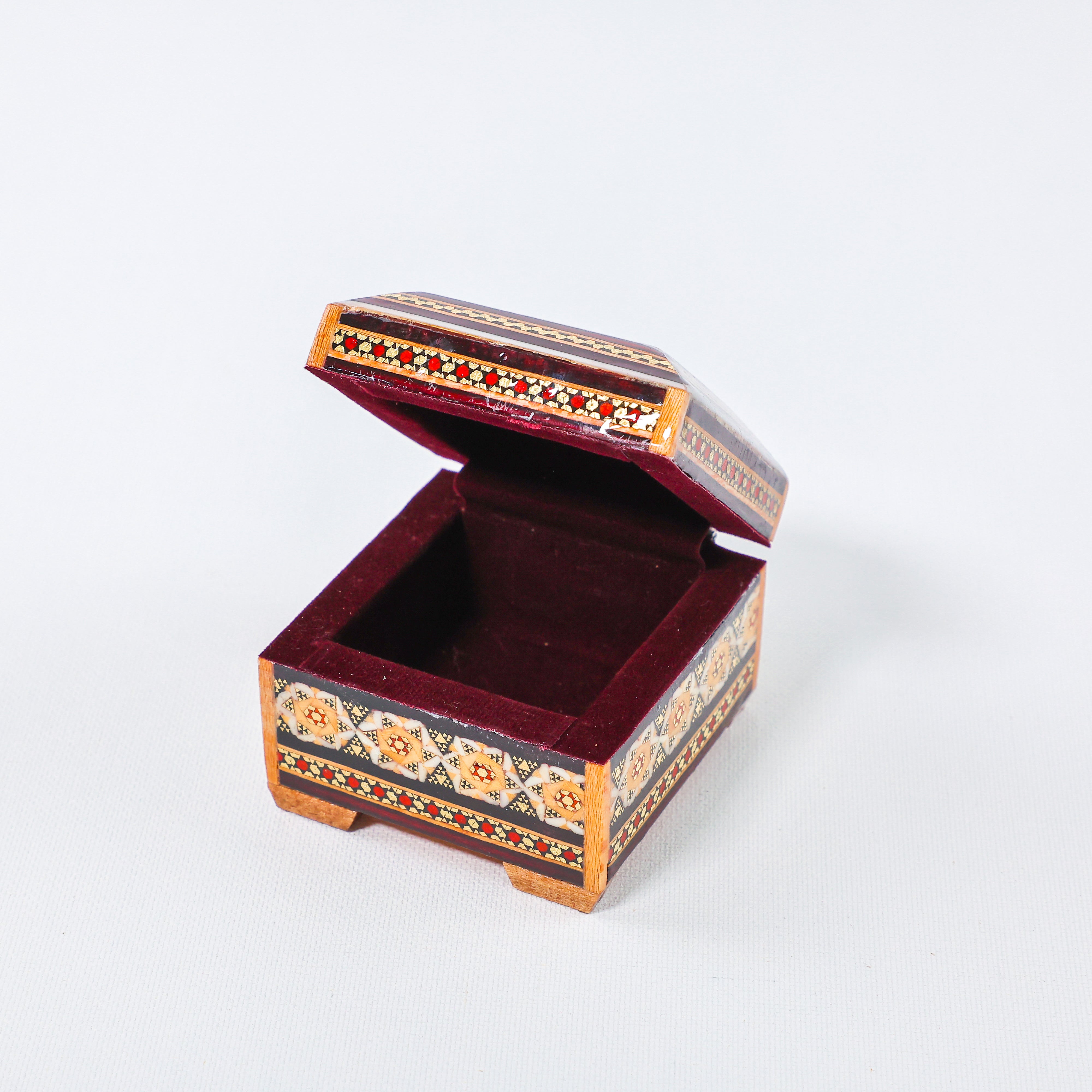 Premium Seeded Box – Velvet Interior – Khatam – Size 6 × 6 cm
