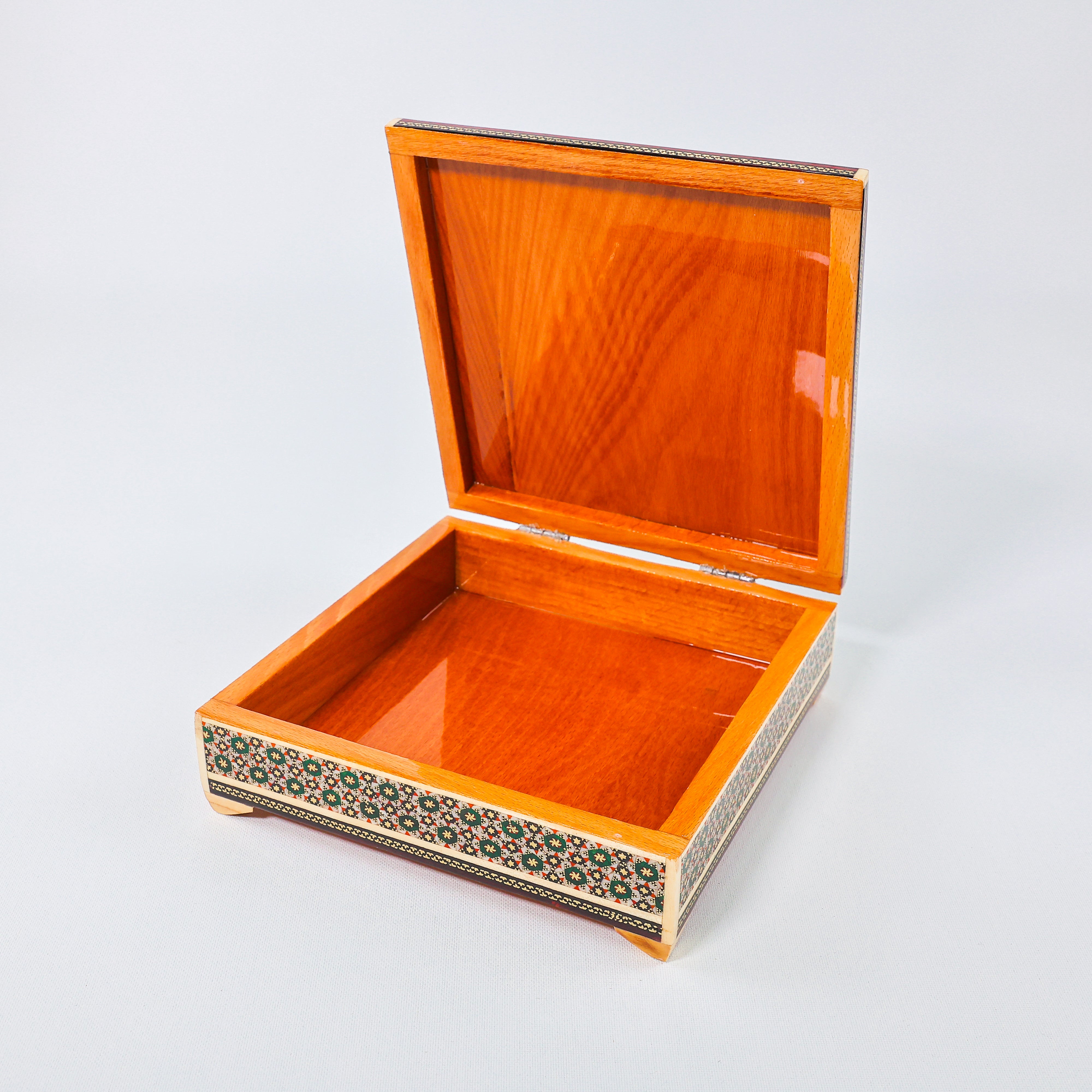 Decorative Box – Tazhib Painting – Beechwood Interior – Size 20 × 20 cm