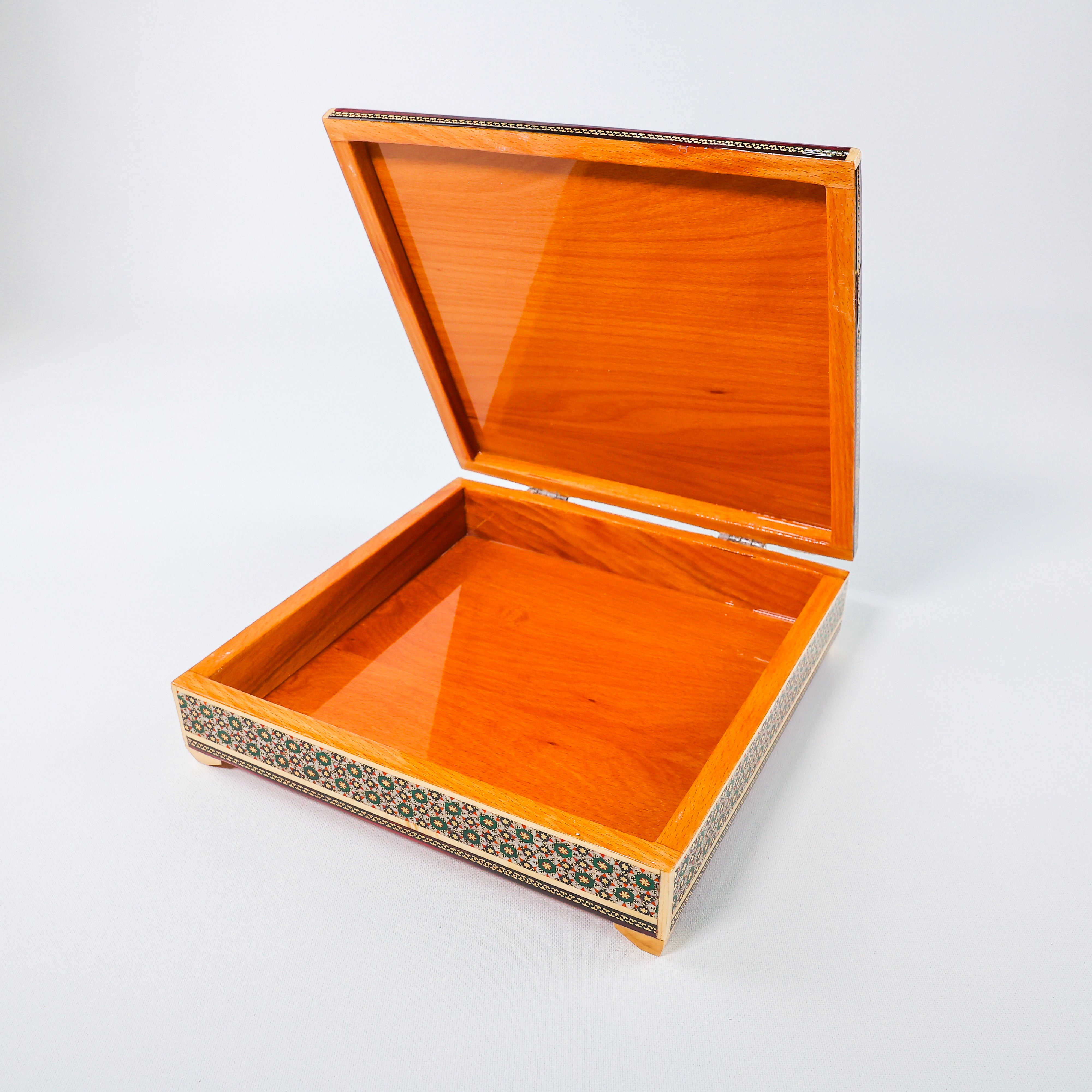 Decorative Box – Tazhib Painting – Beechwood Interior – Size 25 × 25 cm