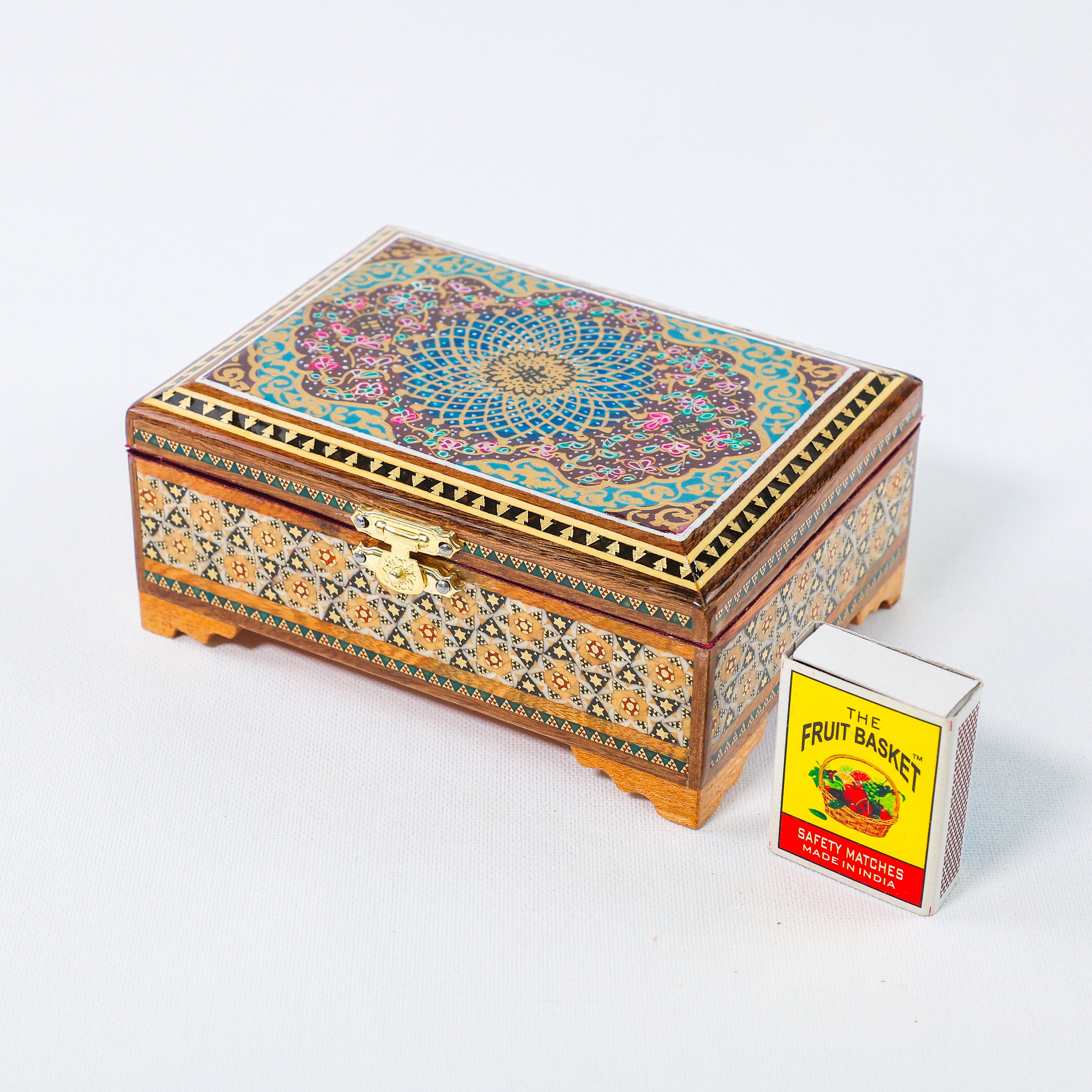 Painted Box – Tazhib Design – Velvet Interior – Golden Lock – Size 10 × 14 cm
