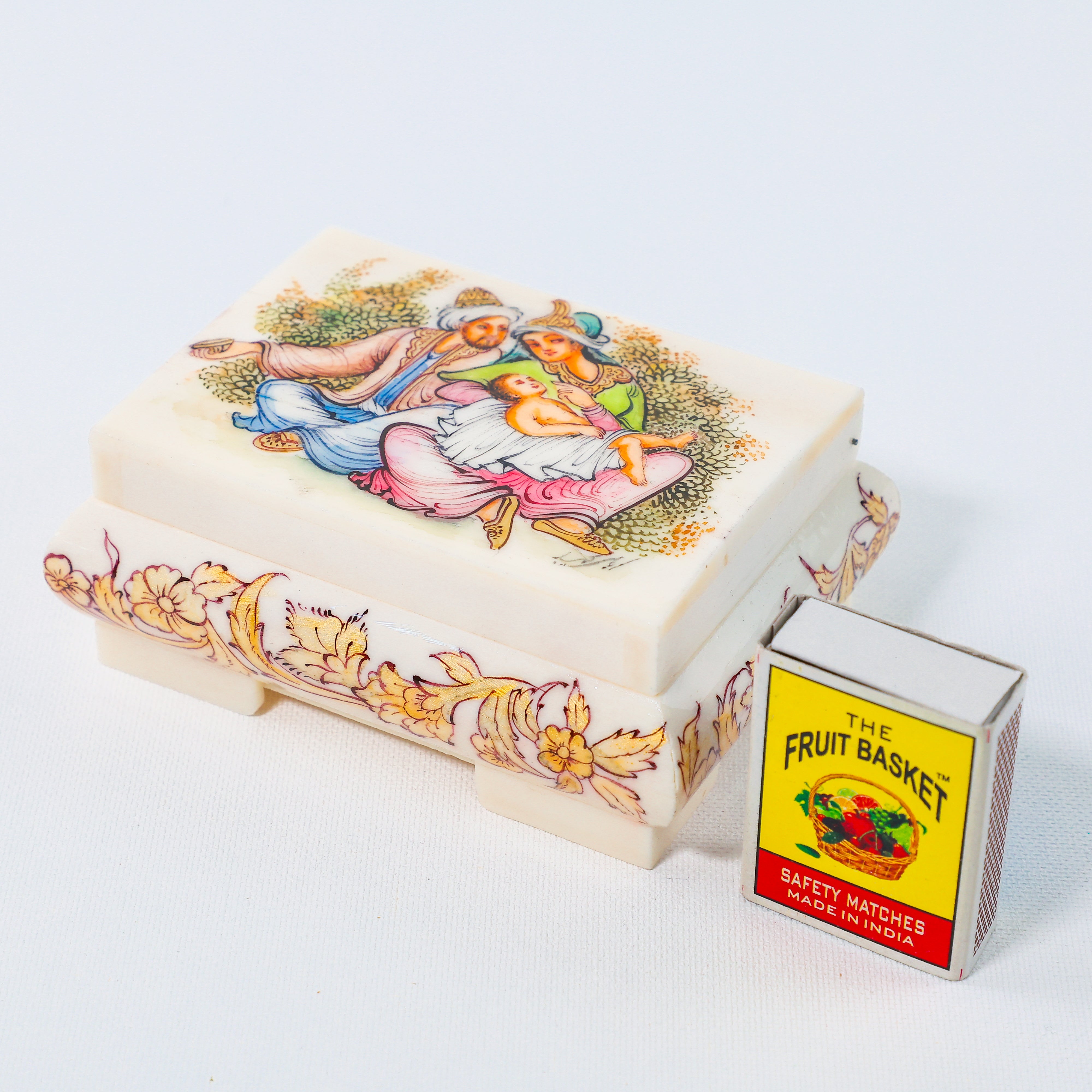 Camel Bone Box – Karbasi Style – Chogan & Portrait Motifs – Size 13 cm