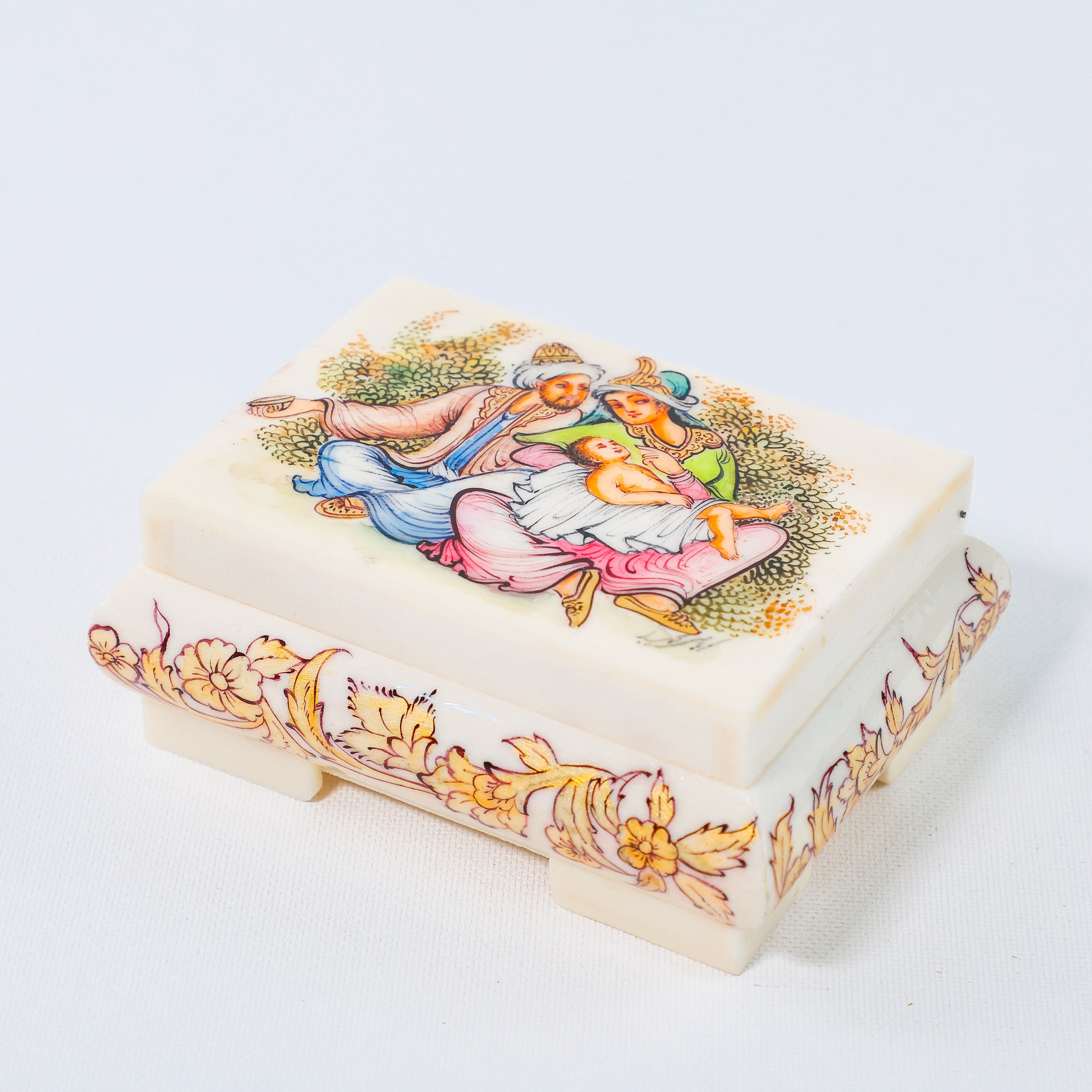 Camel Bone Box – Karbasi Style – Chogan & Portrait Motifs – Size 13 cm