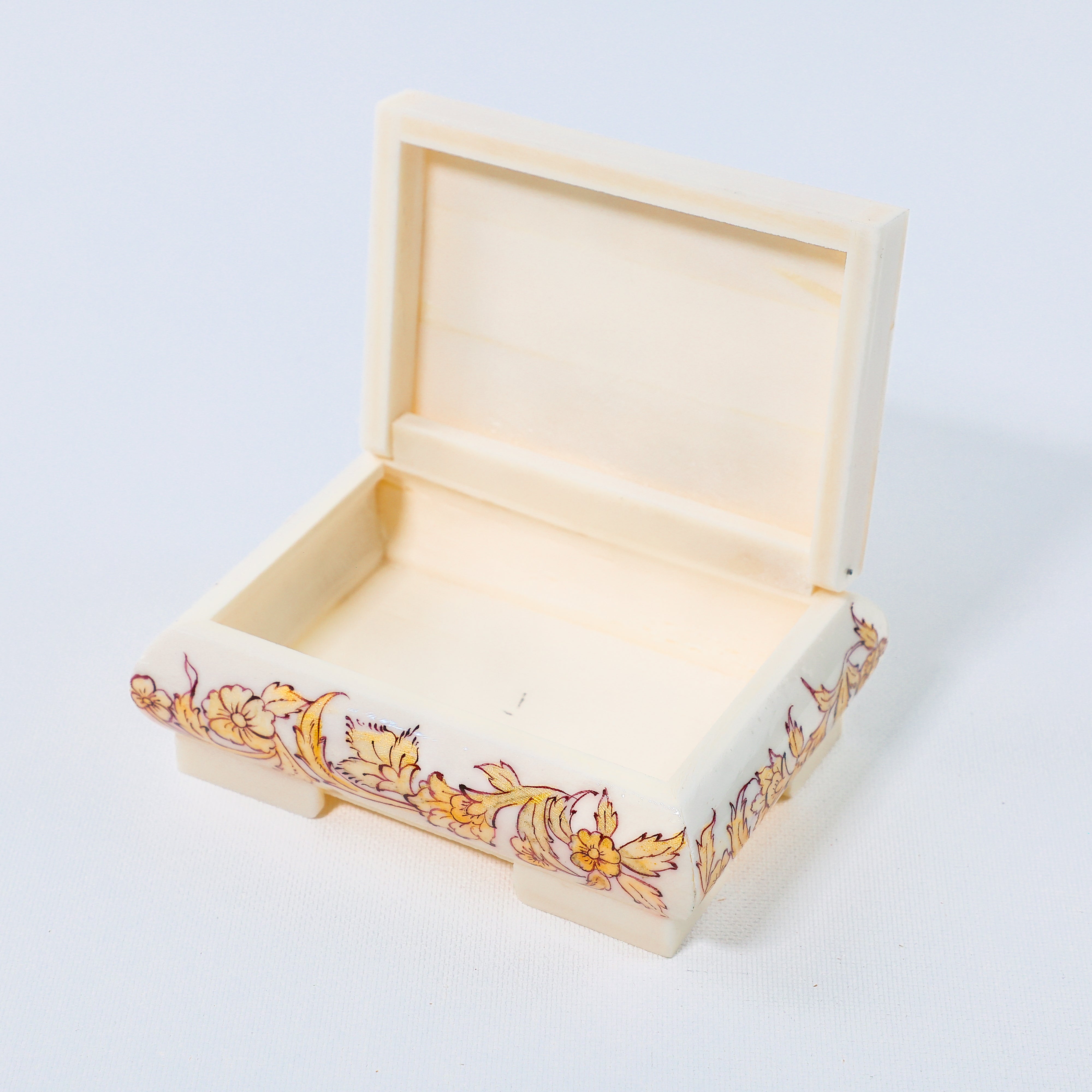 Camel Bone Box – Karbasi Style – Chogan & Portrait Motifs – Size 13 cm