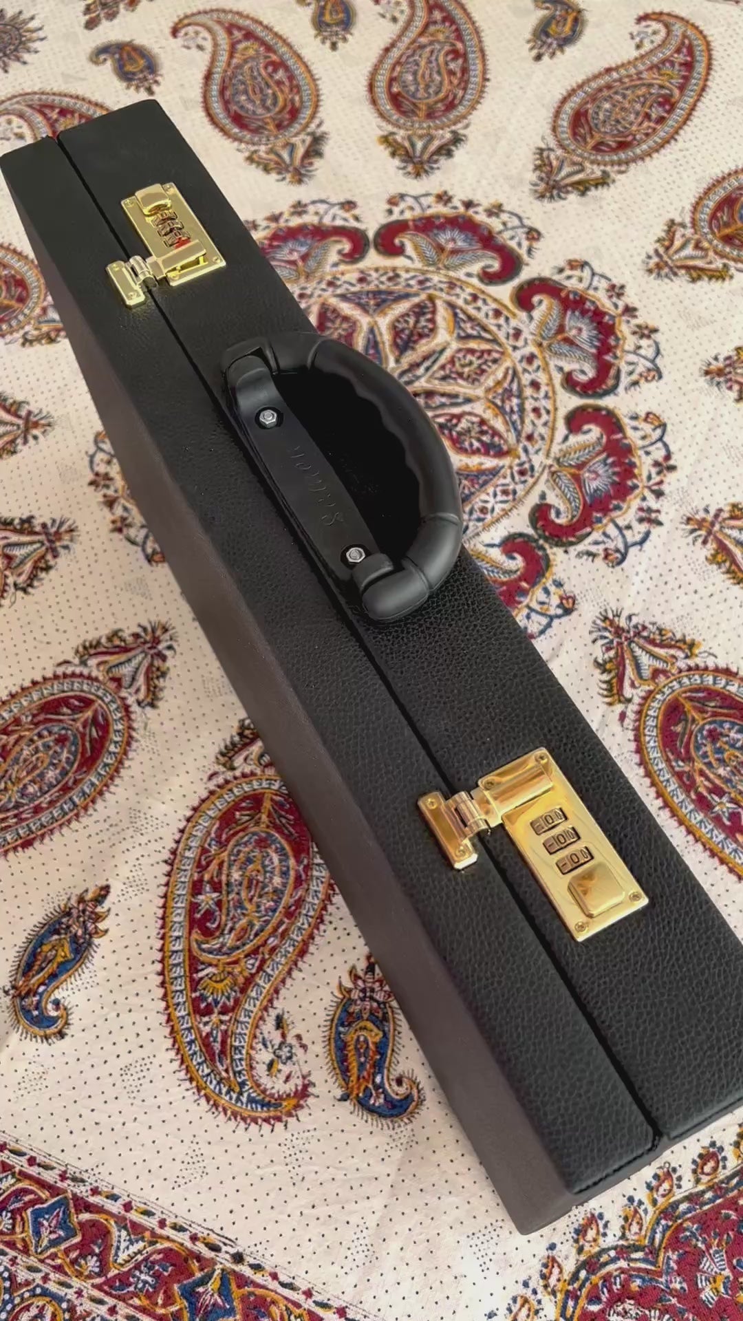 Load video: رقعة شطرنج - مقاس 50 - تصميم صدفي - حافة مستديرة