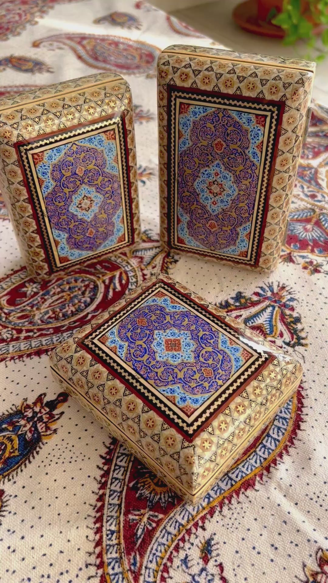 Load video: صندوق خاتم - لوحة تذهيب مقاس 1